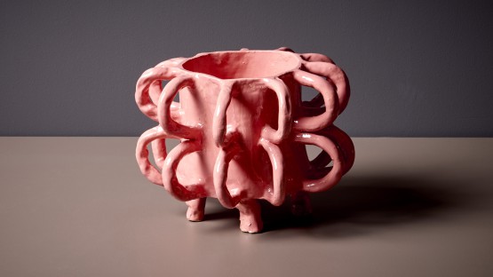 Ceramic vessel Nr. 284 by Onka-Allmayer Beck in pink 